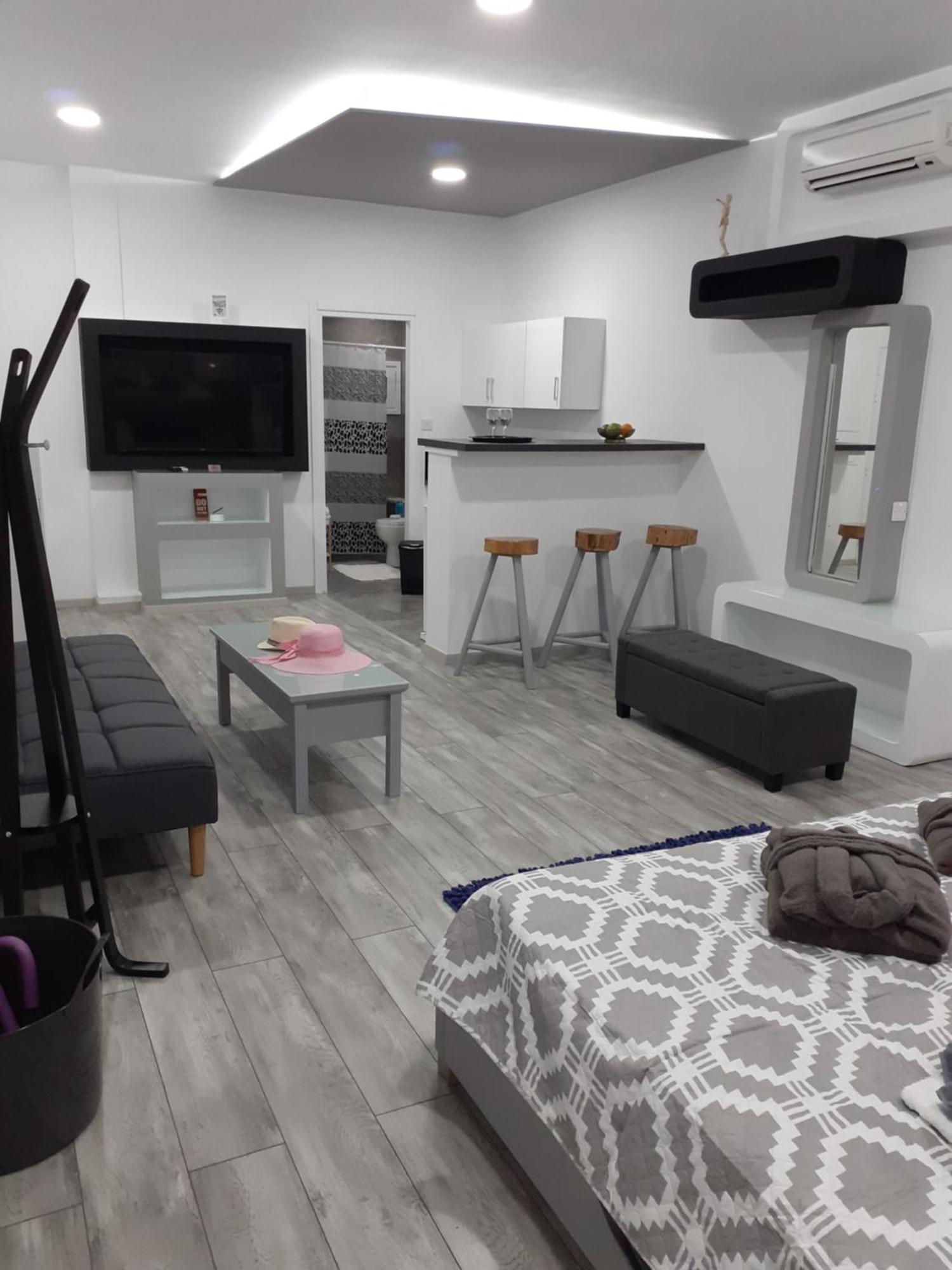 Deluxe Yiota'S Studio ! Klorakas الغرفة الصورة