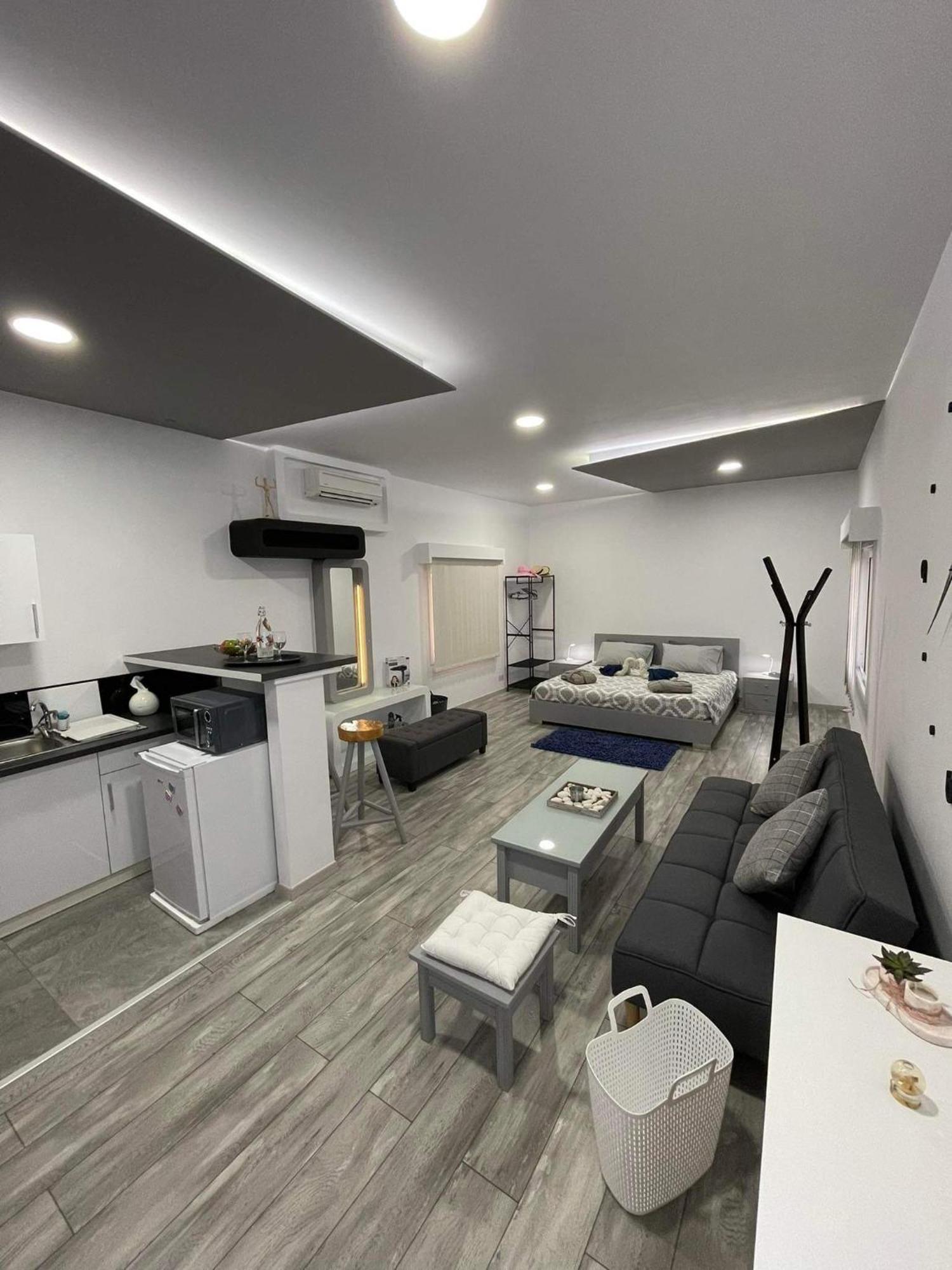 Deluxe Yiota'S Studio ! Klorakas الغرفة الصورة